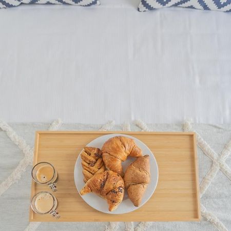 Independence Apartment With Balcony By Rent All Комо Экстерьер фото