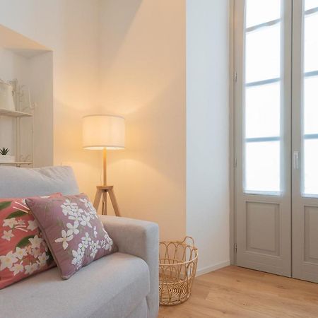 Independence Apartment With Balcony By Rent All Комо Экстерьер фото