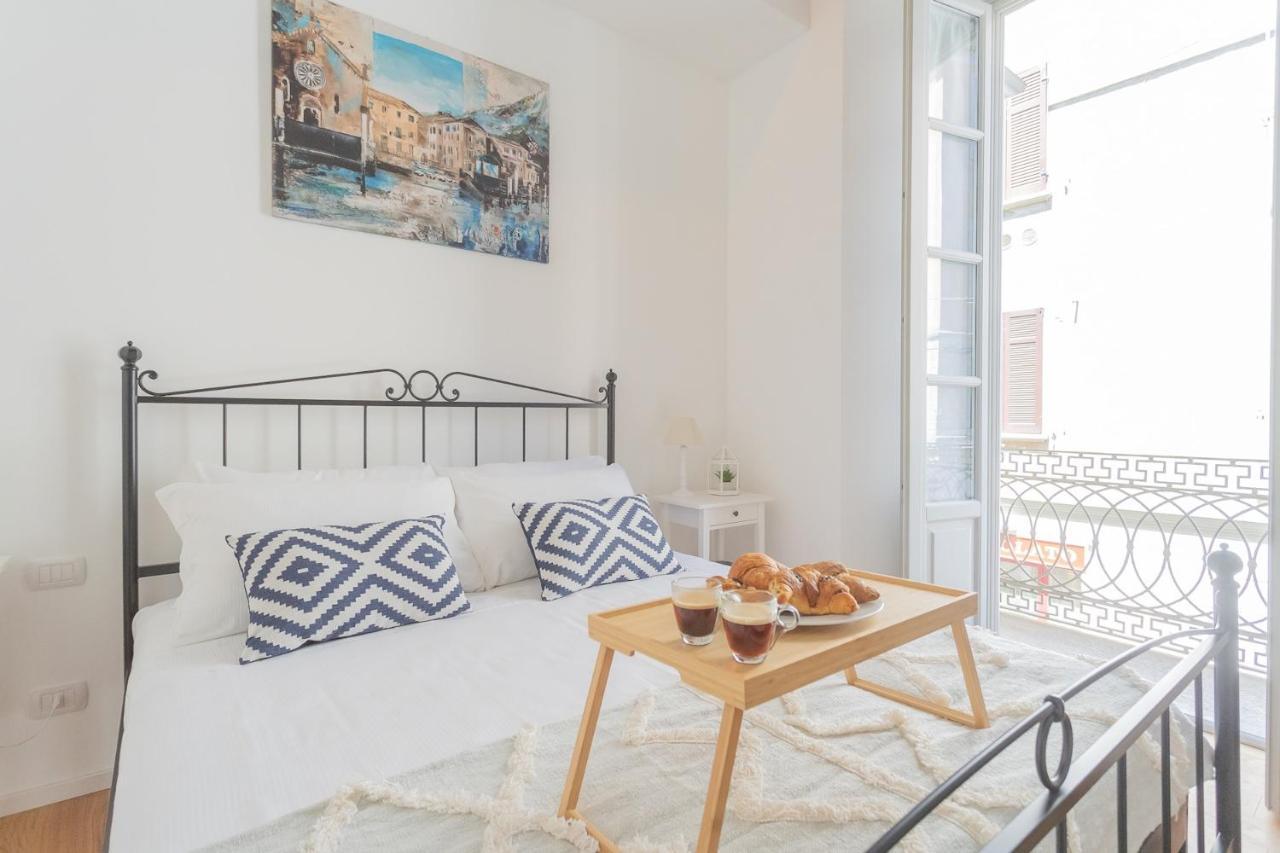 Independence Apartment With Balcony By Rent All Комо Экстерьер фото