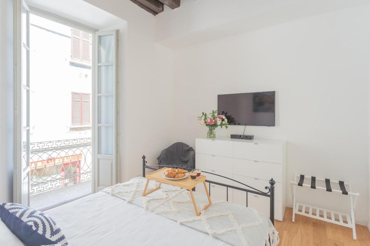 Independence Apartment With Balcony By Rent All Комо Экстерьер фото