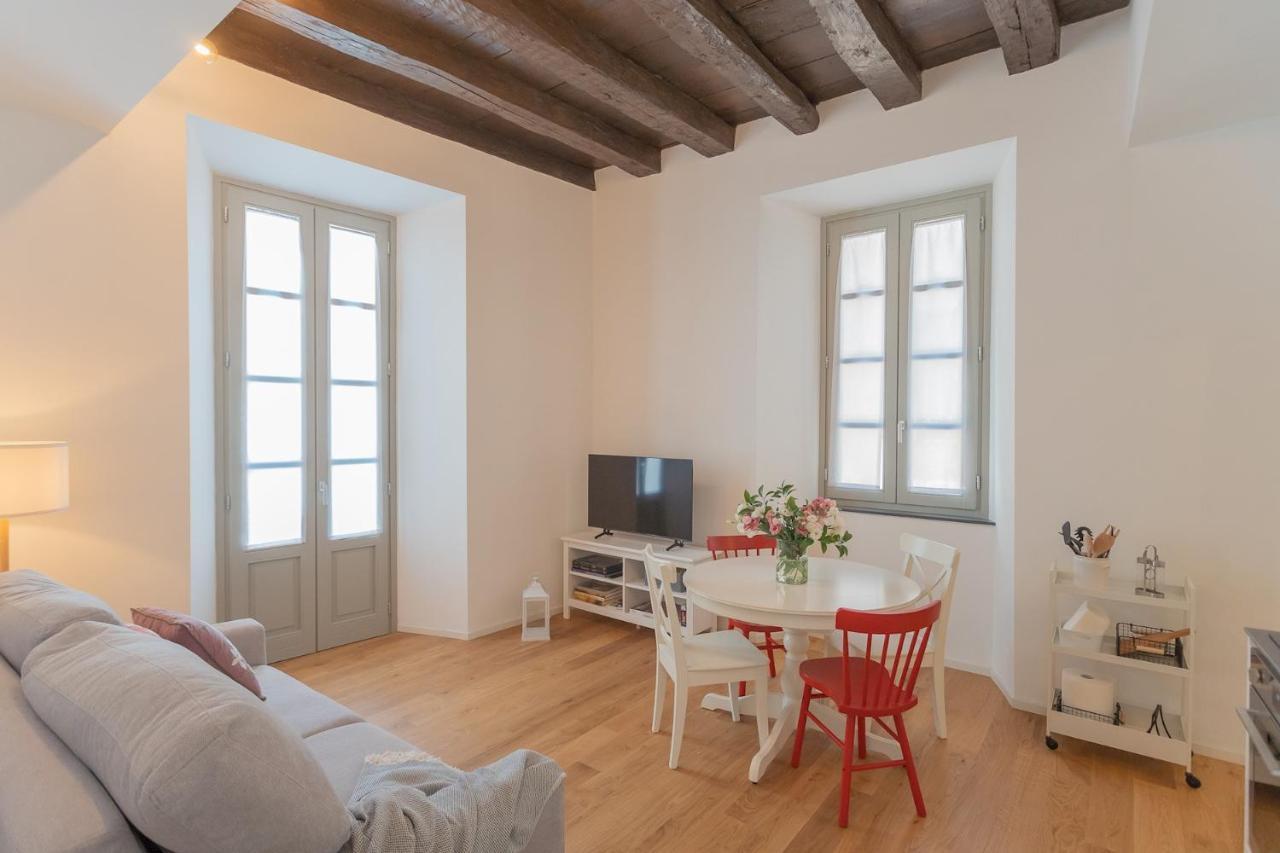 Independence Apartment With Balcony By Rent All Комо Экстерьер фото