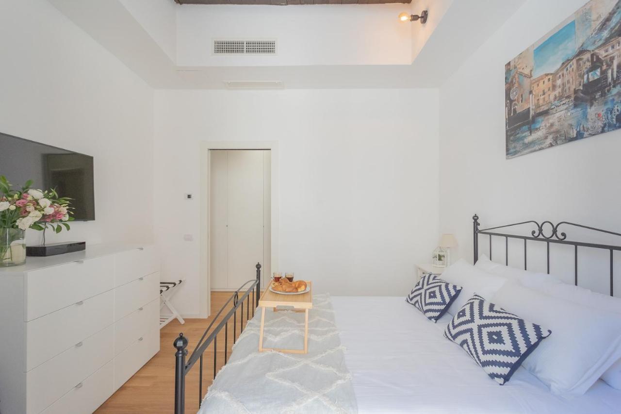 Independence Apartment With Balcony By Rent All Комо Экстерьер фото