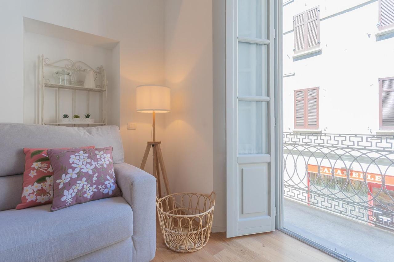 Independence Apartment With Balcony By Rent All Комо Экстерьер фото