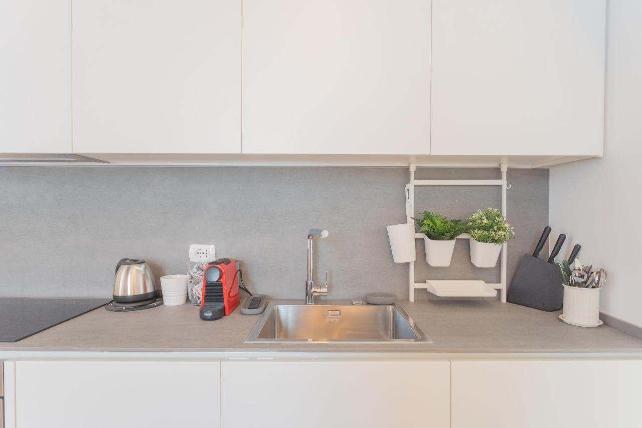 Independence Apartment With Balcony By Rent All Комо Экстерьер фото